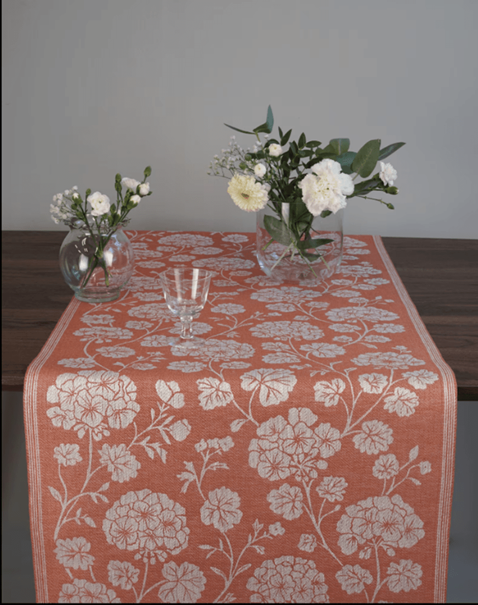 MÅRBACKA PELARGON bordløper